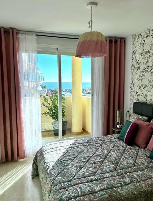 Апартаменты Panoramic Seaview Михас Экстерьер фото